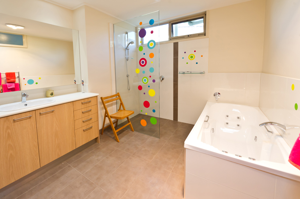 Bathroom renovation<br>bold and brilliant