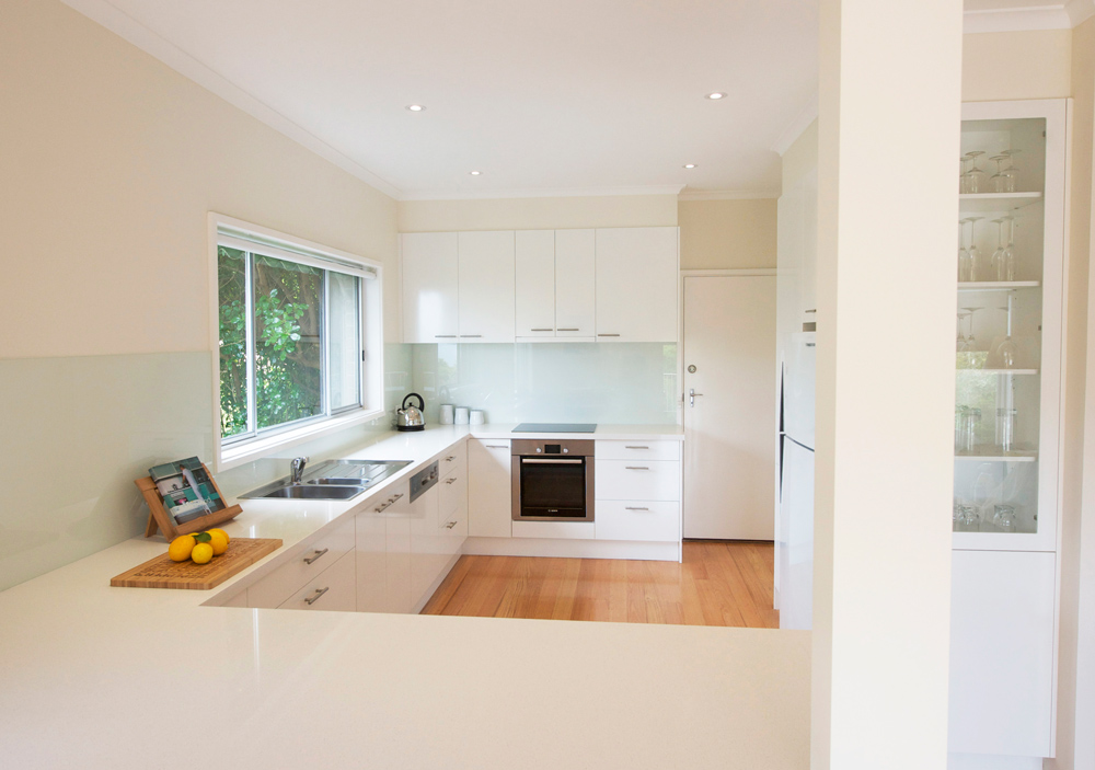 Kitchen renovation<br>bright and white
