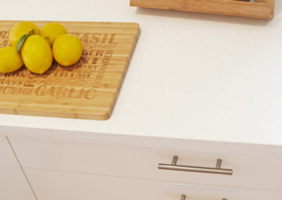 laminex-polar-white-silk-caesarstone-ocean-foam-glass-splashback-bosch-oven-60cm-display-cabinet-kitchen-update